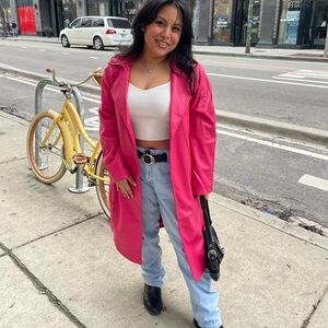 Meet your Posher, Moni